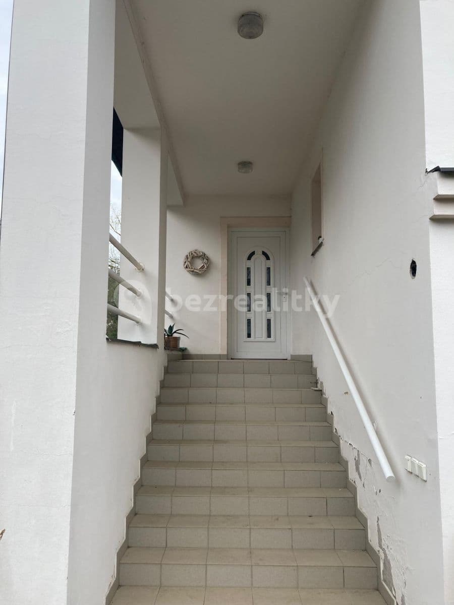 Pronájem bytu 3+kk 95 m², Velké Popovice, Středočeský kraj Pronájem bytu 3+kk 95 m², Velké Popovice, Středočeský kraj