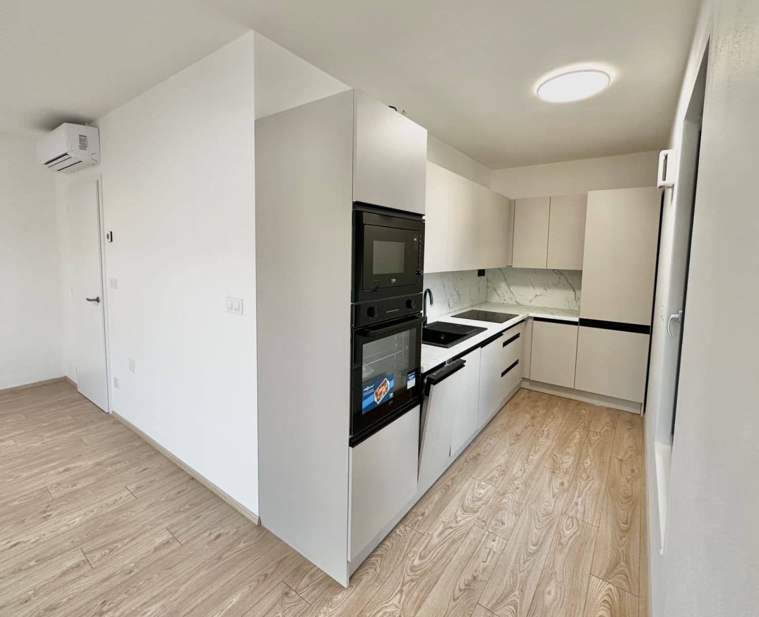 Pronájem bytu 2+kk 54 m², Bratislavská, Brno, Jihomoravský kraj Pronájem bytu 2+kk 54 m², Bratislavská, Brno, Jihomoravský kraj