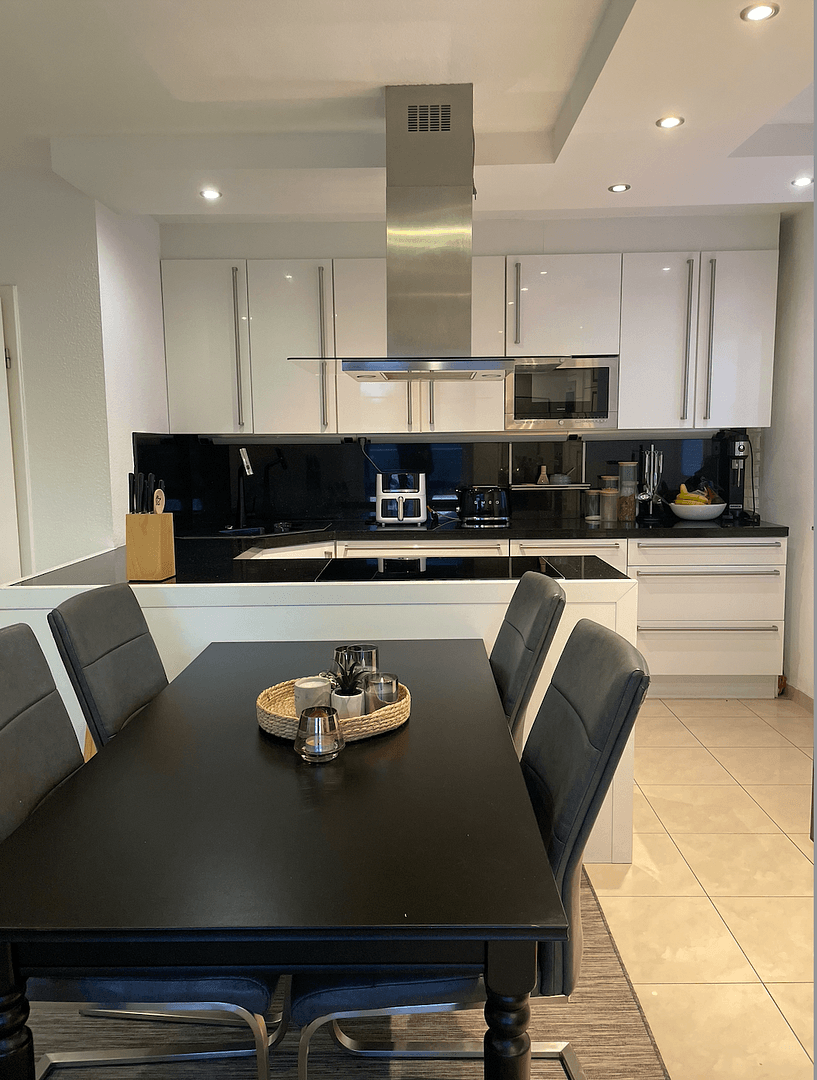 Prodej bytu 5+1 112 m², Köln, Severní Porýní-Vestfálsko Prodej bytu 5+1 112 m², Köln, Severní Porýní-Vestfálsko