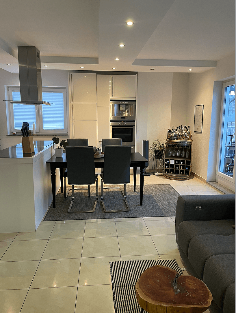 Prodej bytu 5+1 112 m², Köln, Severní Porýní-Vestfálsko Prodej bytu 5+1 112 m², Köln, Severní Porýní-Vestfálsko