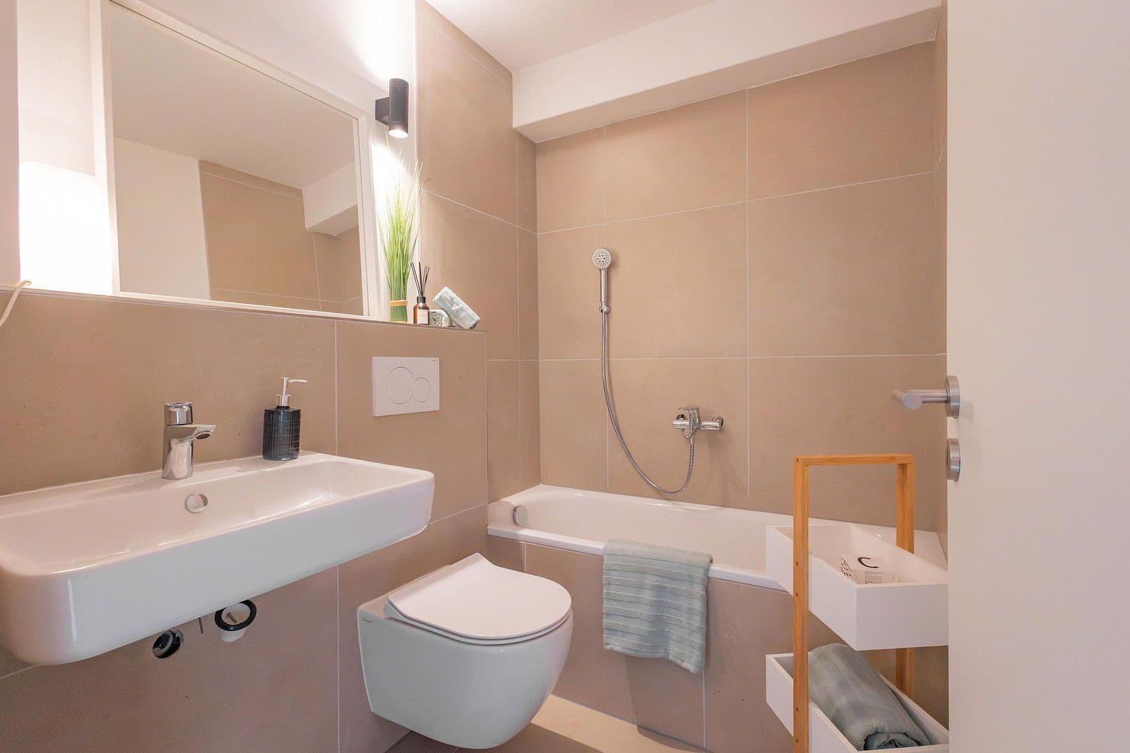 Prodej domu 110 m², pozemek 107 m², Hamburg, Hamburg Prodej domu 110 m², pozemek 107 m², Hamburg, Hamburg