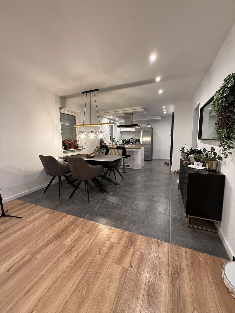 Prodej domu 190 m², pozemek 865 m², Goldbachstr. 2A, Florstadt, Hessen Prodej domu 190 m², pozemek 865 m², Goldbachstr. 2A, Florstadt, Hessen