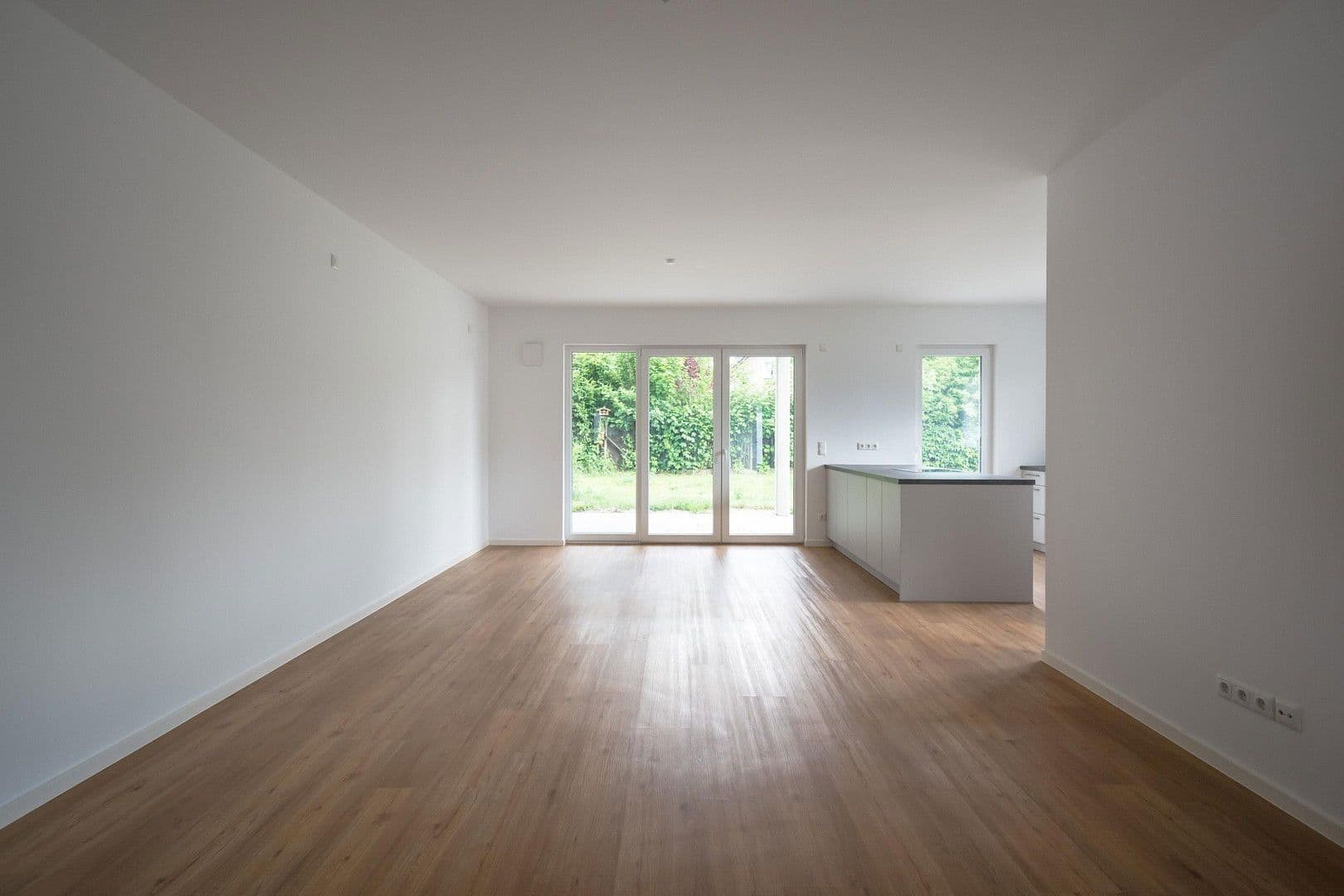Pronájem bytu 3+1 93 m², Karl-Marx-Straße 8, Hohen Neuendorf, Braniborsko Pronájem bytu 3+1 93 m², Karl-Marx-Straße 8, Hohen Neuendorf, Braniborsko