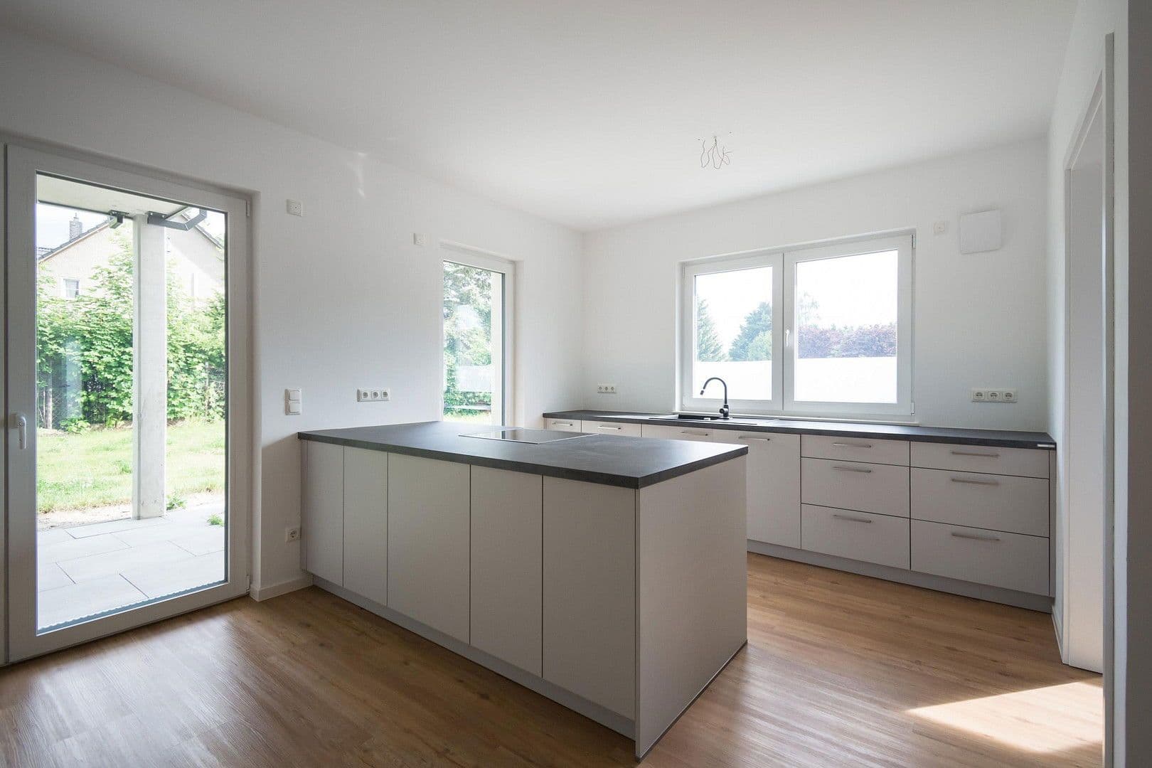 Pronájem bytu 3+1 93 m², Karl-Marx-Straße 8, Hohen Neuendorf, Braniborsko Pronájem bytu 3+1 93 m², Karl-Marx-Straße 8, Hohen Neuendorf, Braniborsko