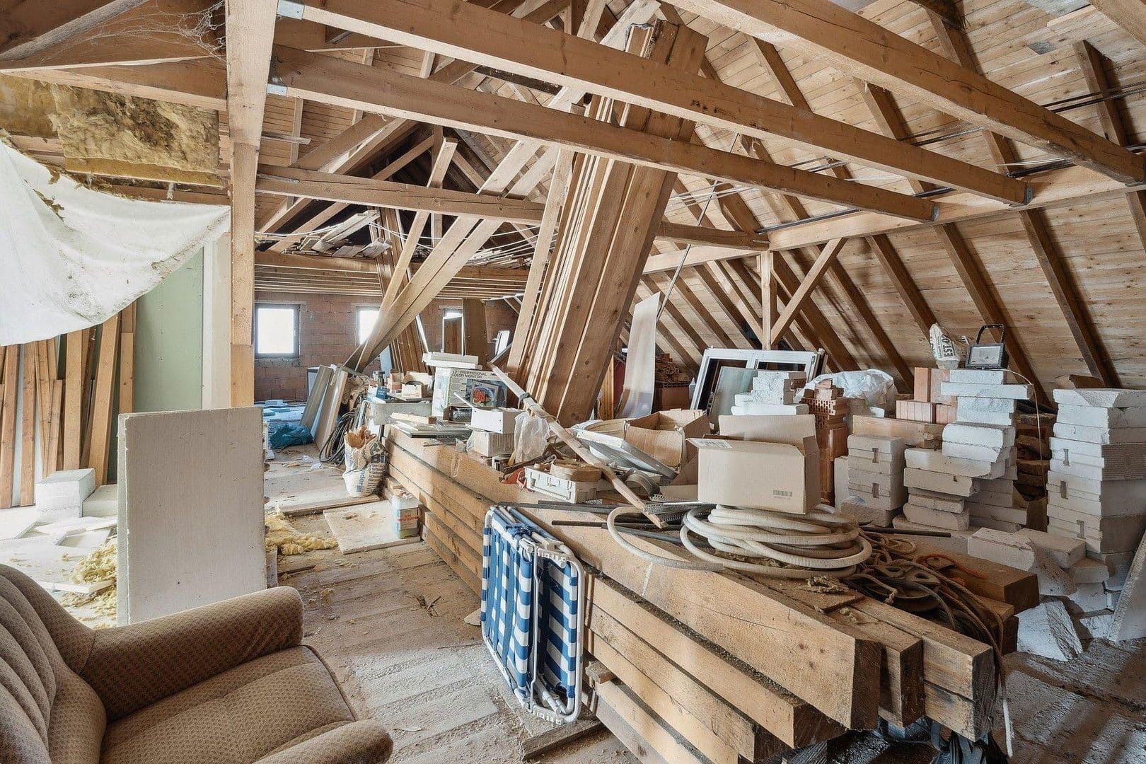 Prodej domu 443 m², pozemek 1.079 m², Ottobeurer Straße 17, Markt Rettenbach, Bavorsko Prodej domu 443 m², pozemek 1.079 m², Ottobeurer Straße 17, Markt Rettenbach, Bavorsko