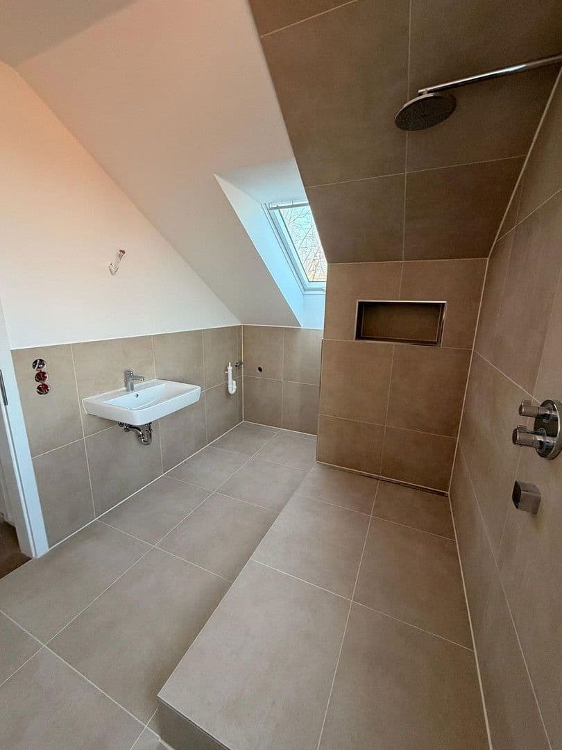 Pronájem bytu 4+1 99 m², Jahnstr. 7, Osnabrück, Dolní Sasko Pronájem bytu 4+1 99 m², Jahnstr. 7, Osnabrück, Dolní Sasko