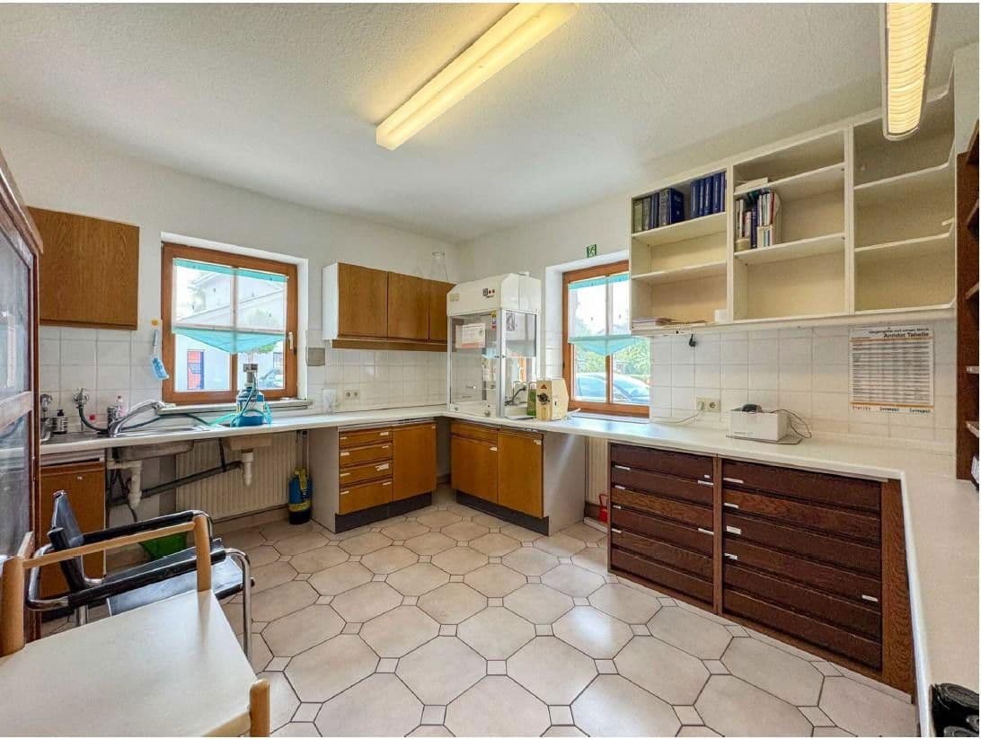 Pronájem kanceláře 150 m², Hutstraße 15,, Itzgrund, Bavorsko Pronájem kanceláře 150 m², Hutstraße 15,, Itzgrund, Bavorsko