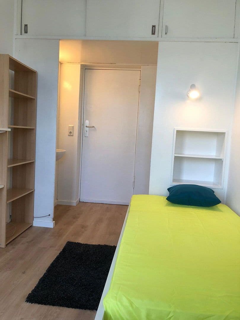 Pronájem bytu 13 m², Suarezstr. 15-17, Berlin, Berlín Pronájem bytu 13 m², Suarezstr. 15-17, Berlin, Berlín