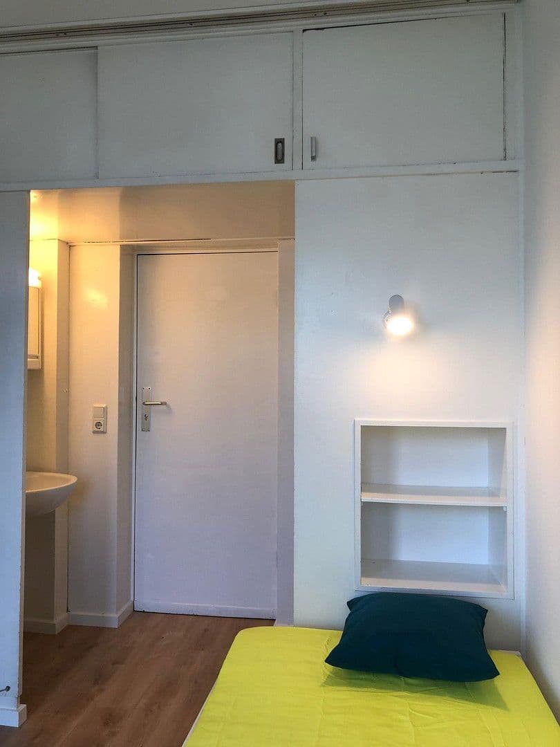 Pronájem bytu 13 m², Suarezstr. 15-17, Berlin, Berlín Pronájem bytu 13 m², Suarezstr. 15-17, Berlin, Berlín
