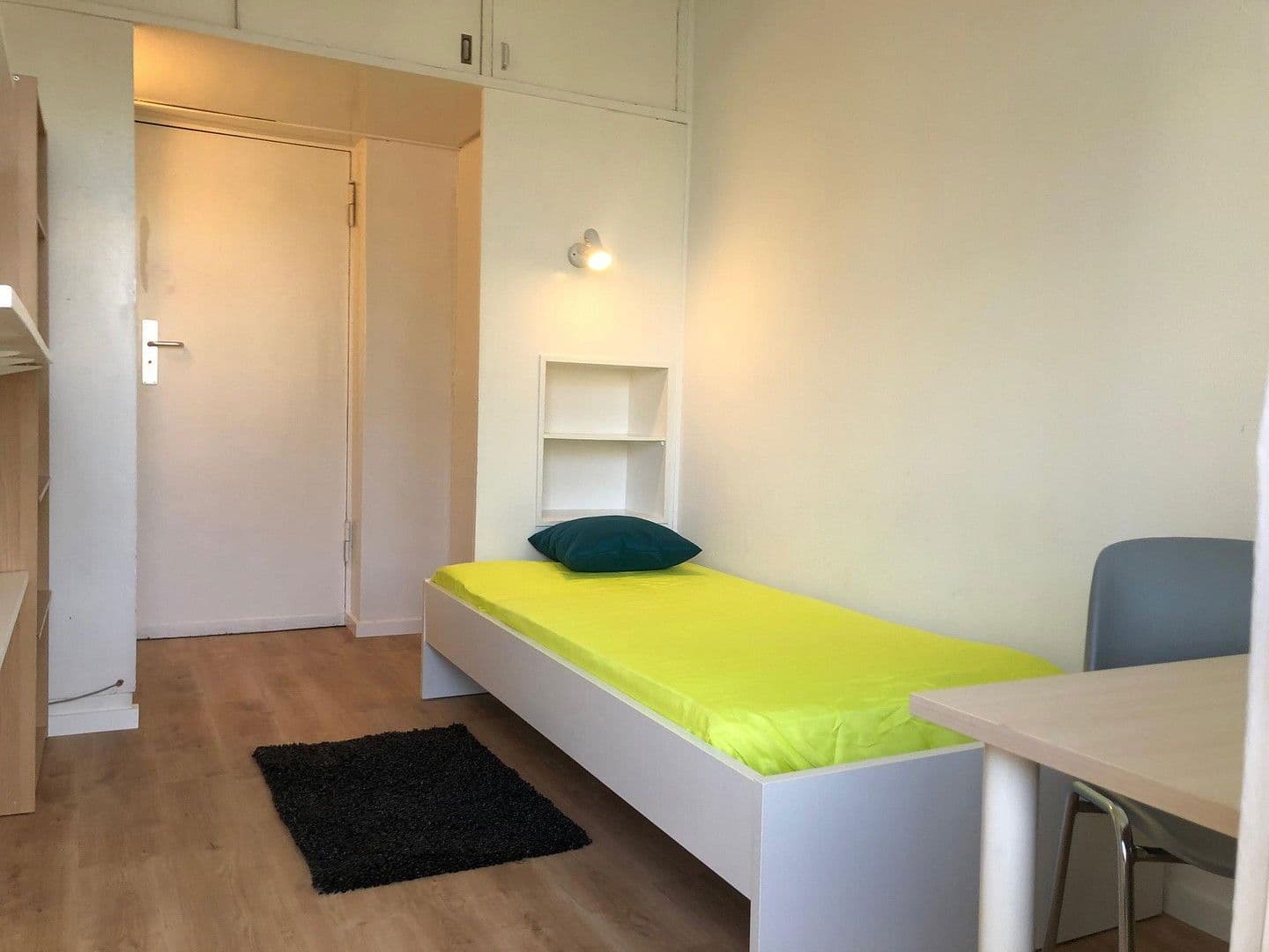 Pronájem bytu 13 m², Suarezstr. 15-17, Berlin, Berlín Pronájem bytu 13 m², Suarezstr. 15-17, Berlin, Berlín
