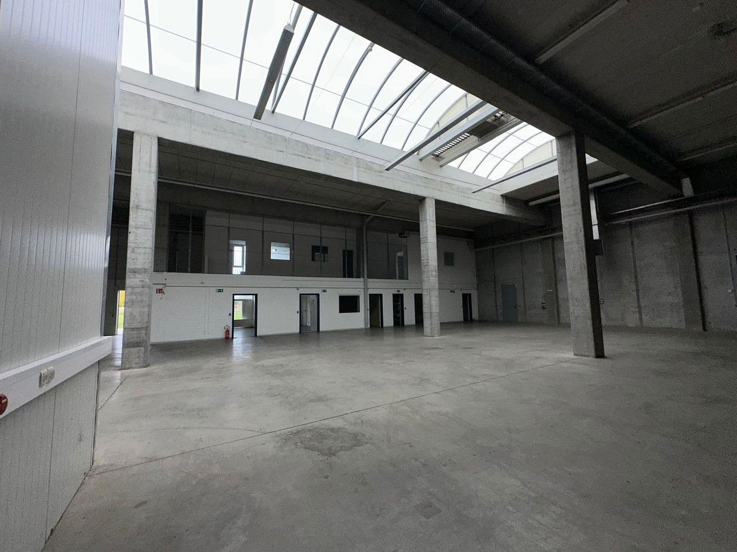 Pronájem nebytového prostoru 22.000 m², Steinbergstr. 3, Leipzig, Leipzig OT Holzhausen, Sasko Pronájem nebytového prostoru 22.000 m², Steinbergstr. 3, Leipzig, Leipzig OT Holzhausen, Sasko