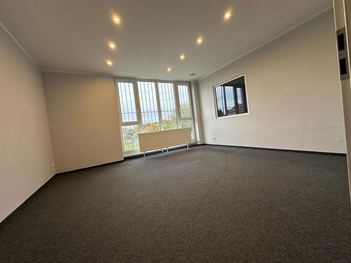 Pronájem nebytového prostoru 22.000 m², Steinbergstr. 3, Leipzig, Leipzig OT Holzhausen, Sasko Pronájem nebytového prostoru 22.000 m², Steinbergstr. 3, Leipzig, Leipzig OT Holzhausen, Sasko