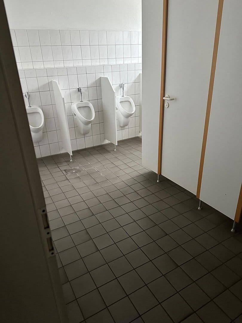 Pronájem nebytového prostoru 22.000 m², Steinbergstr. 3, Leipzig, Leipzig OT Holzhausen, Sasko Pronájem nebytového prostoru 22.000 m², Steinbergstr. 3, Leipzig, Leipzig OT Holzhausen, Sasko