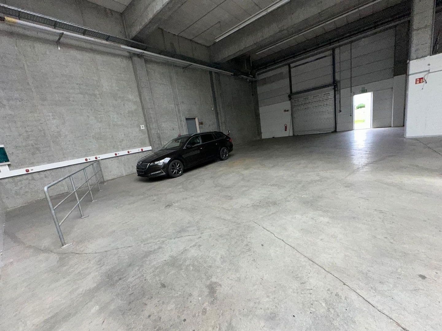 Pronájem nebytového prostoru 22.000 m², Steinbergstr. 3, Leipzig, Leipzig OT Holzhausen, Sasko Pronájem nebytového prostoru 22.000 m², Steinbergstr. 3, Leipzig, Leipzig OT Holzhausen, Sasko