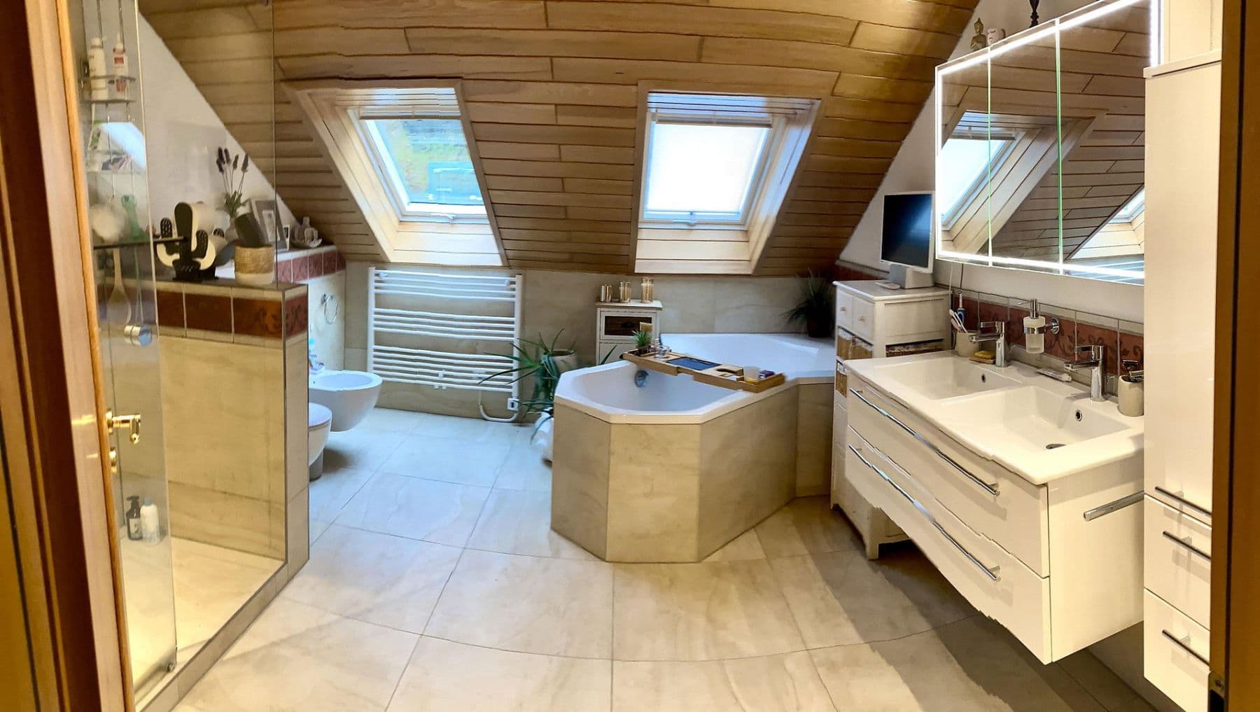 Prodej domu 232 m², pozemek 889 m², Baden-Baden, Bádensko-Württembersko Prodej domu 232 m², pozemek 889 m², Baden-Baden, Bádensko-Württembersko