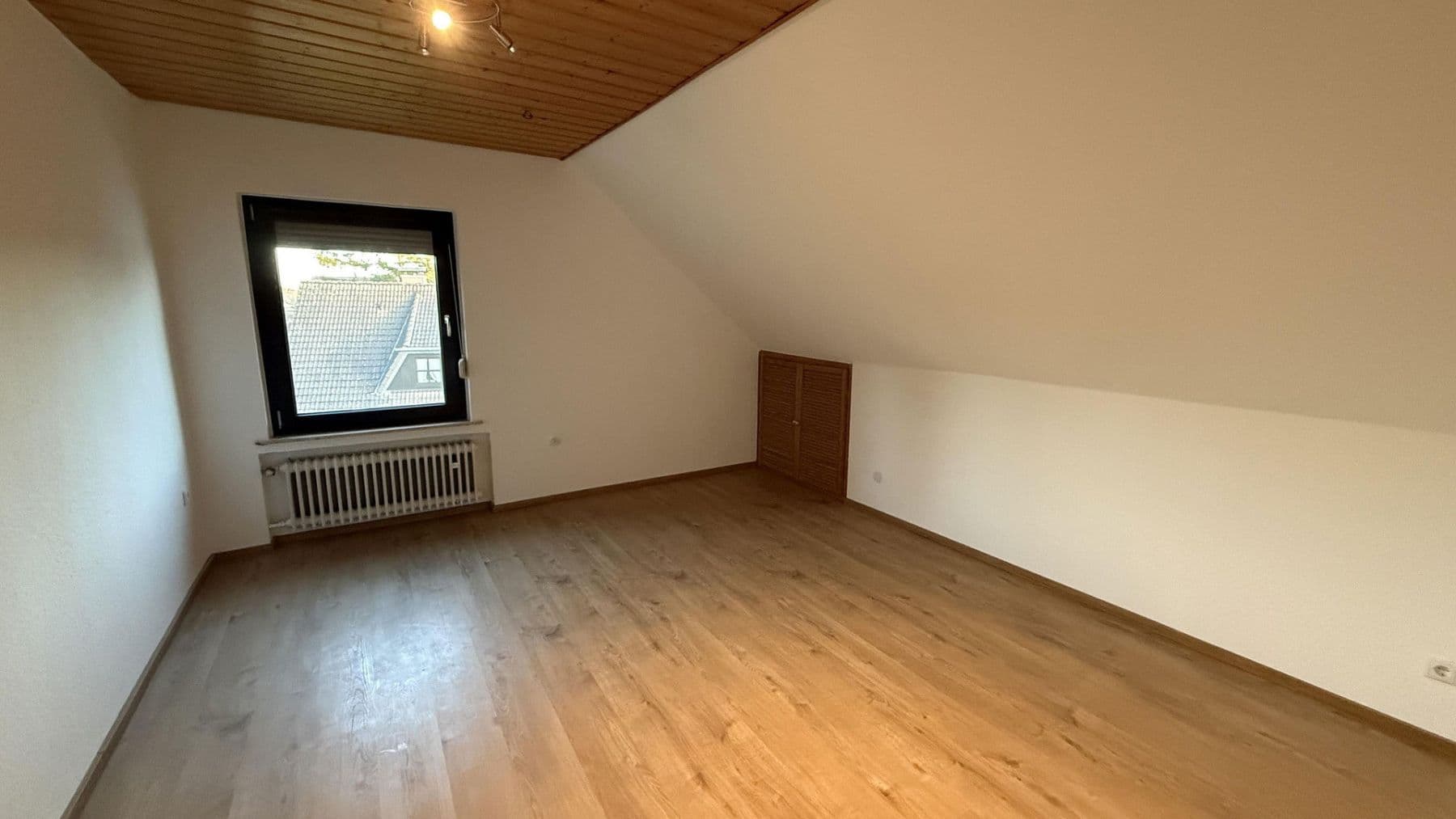 Pronájem bytu 2+1 46 m², Brühl, Severní Porýní-Vestfálsko Pronájem bytu 2+1 46 m², Brühl, Severní Porýní-Vestfálsko