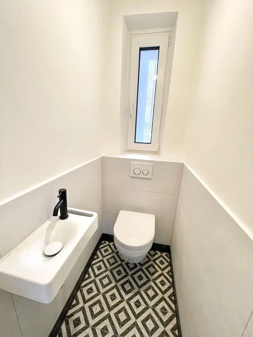 Prodej bytu 3+1 71 m², Düsseldorf, Severní Porýní-Vestfálsko Prodej bytu 3+1 71 m², Düsseldorf, Severní Porýní-Vestfálsko