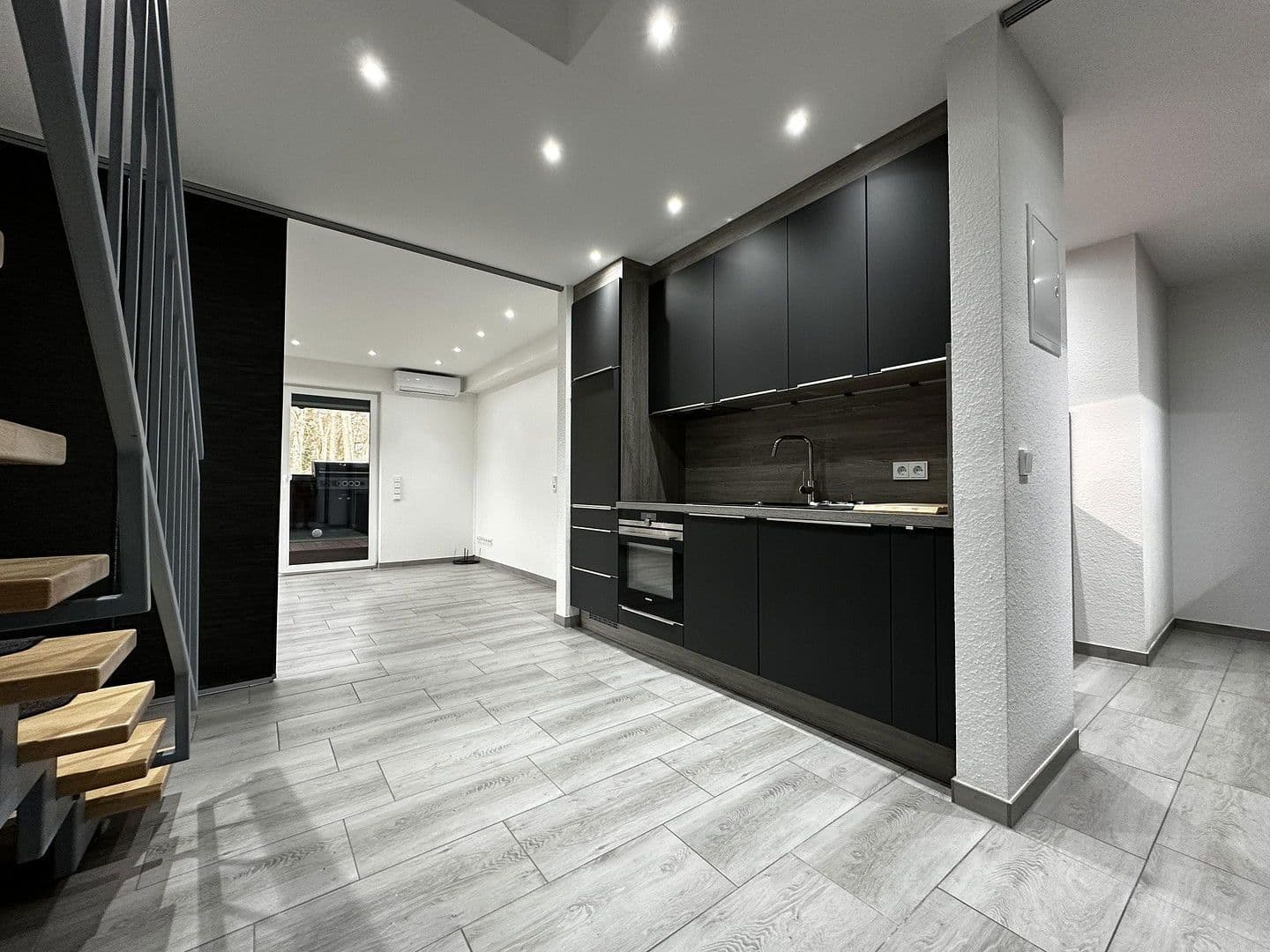 Prodej domu 640 m², pozemek 1.442 m², Bergmannsweg 76, Baesweiler, Severní Porýní-Vestfálsko Prodej domu 640 m², pozemek 1.442 m², Bergmannsweg 76, Baesweiler, Severní Porýní-Vestfálsko