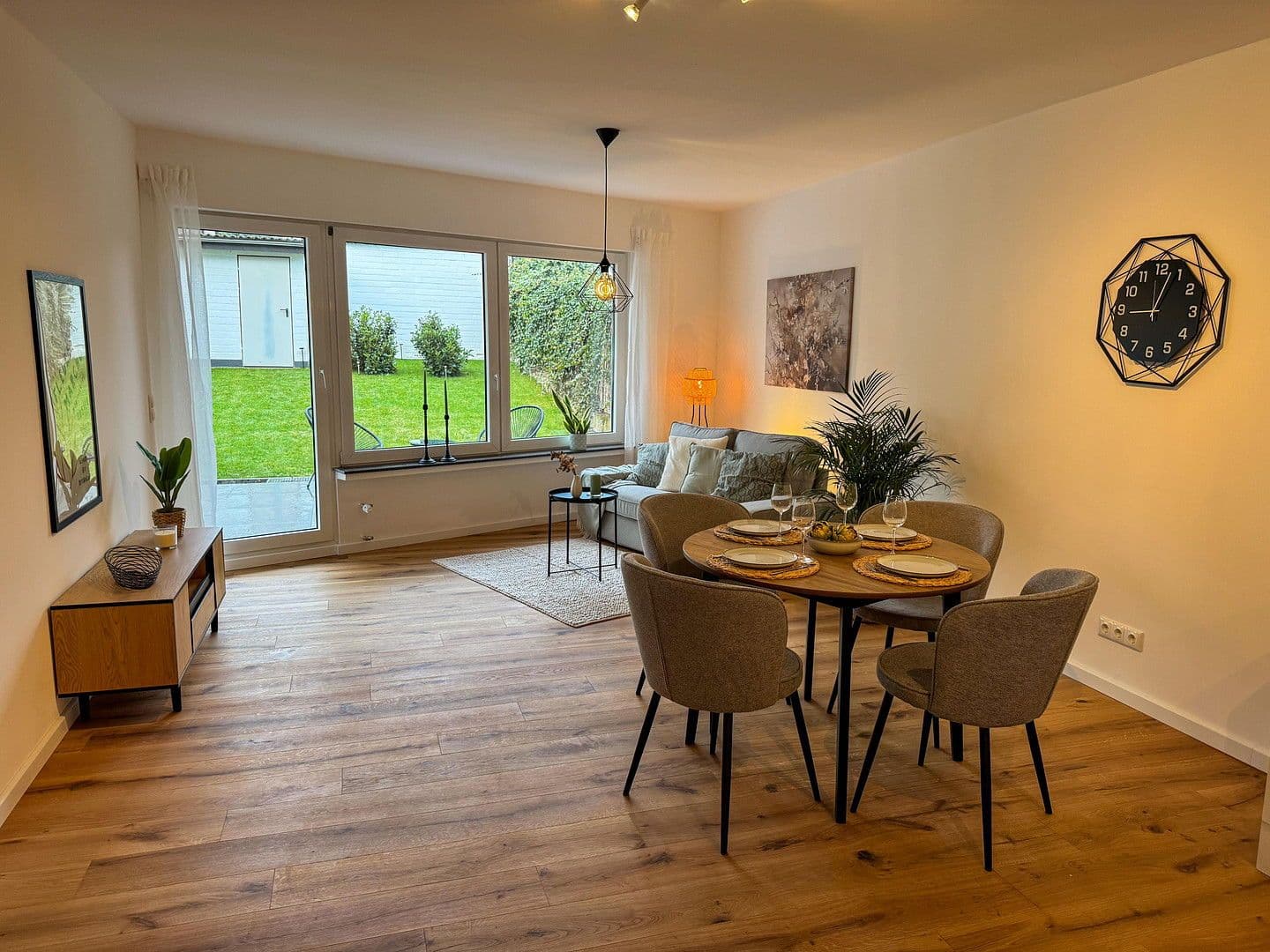 Prodej bytu 4+1 102 m², Brühl, Severní Porýní-Vestfálsko Prodej bytu 4+1 102 m², Brühl, Severní Porýní-Vestfálsko