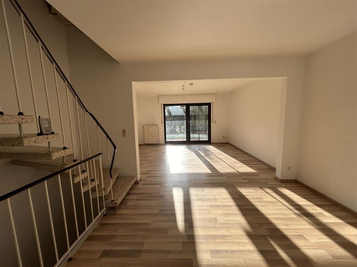 Pronájem domu 127 m², pozemek 100 m², Hanau, Hessen Pronájem domu 127 m², pozemek 100 m², Hanau, Hessen