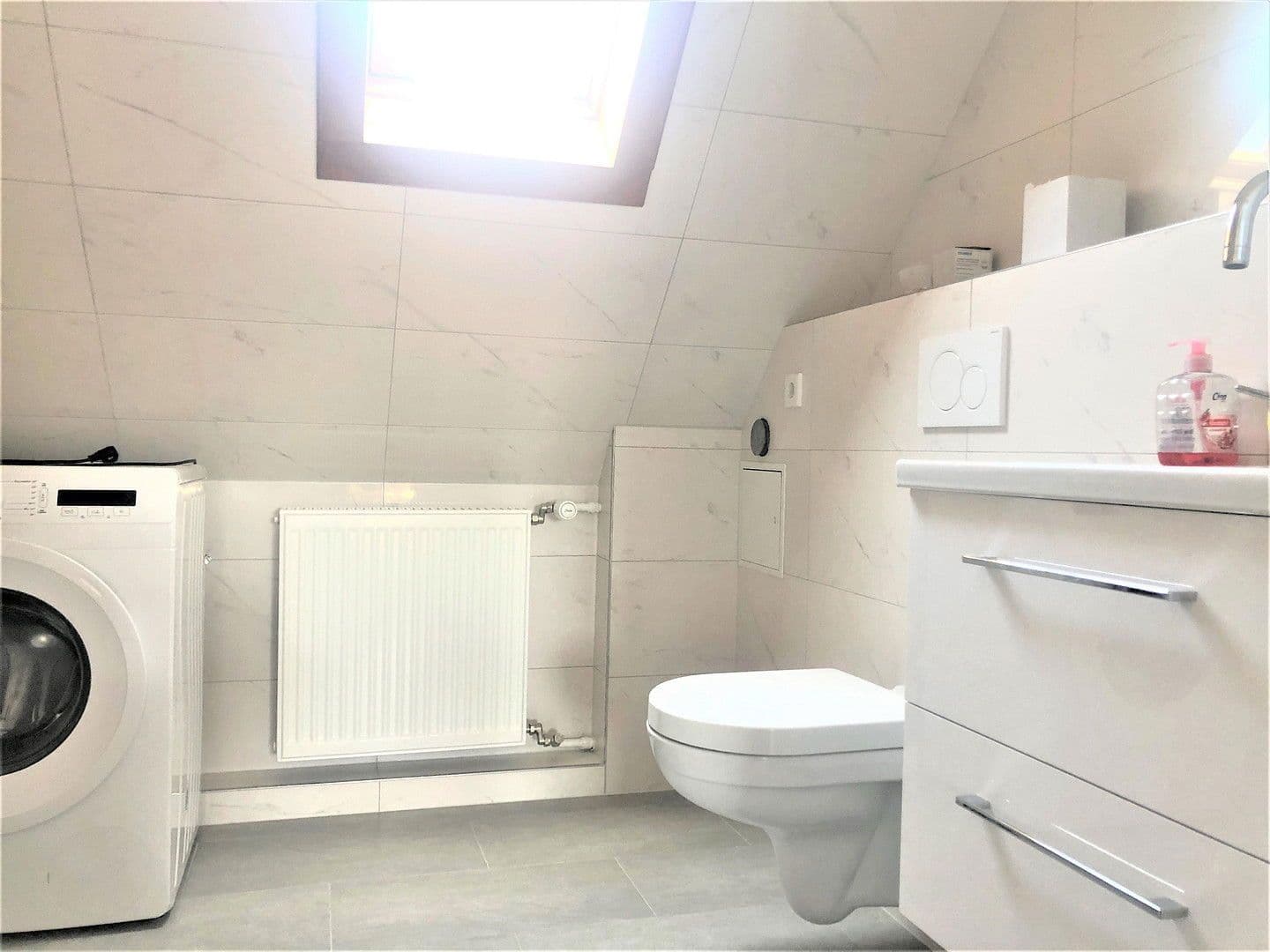 Pronájem bytu 3+1 85 m², Herzogenriedstraße 23, Mannheim, Bádensko-Württembersko Pronájem bytu 3+1 85 m², Herzogenriedstraße 23, Mannheim, Bádensko-Württembersko