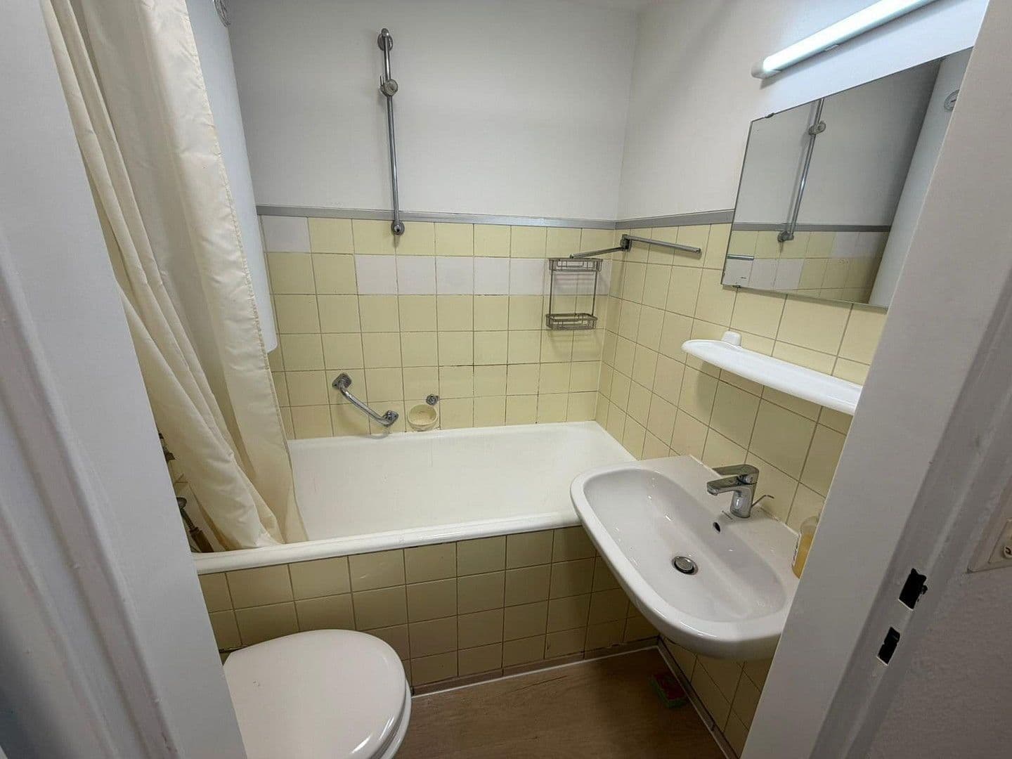 Pronájem bytu 1+1 26 m², Dompfaffstraße 144, Erlangen, Bavorsko Pronájem bytu 1+1 26 m², Dompfaffstraße 144, Erlangen, Bavorsko