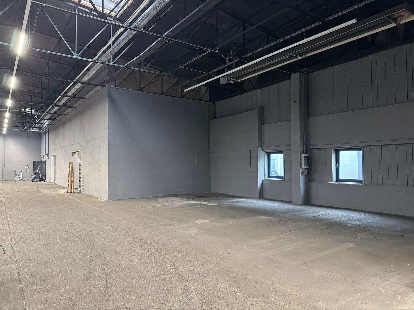 Pronájem nebytového prostoru 900 m², Dohna, Sasko Pronájem nebytového prostoru 900 m², Dohna, Sasko