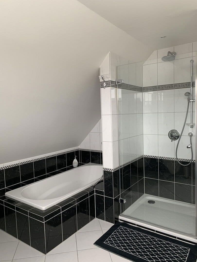 Prodej domu 270 m², pozemek 868 m², Bad Oldesloe, Šlesvicko-Holštýnsko Prodej domu 270 m², pozemek 868 m², Bad Oldesloe, Šlesvicko-Holštýnsko