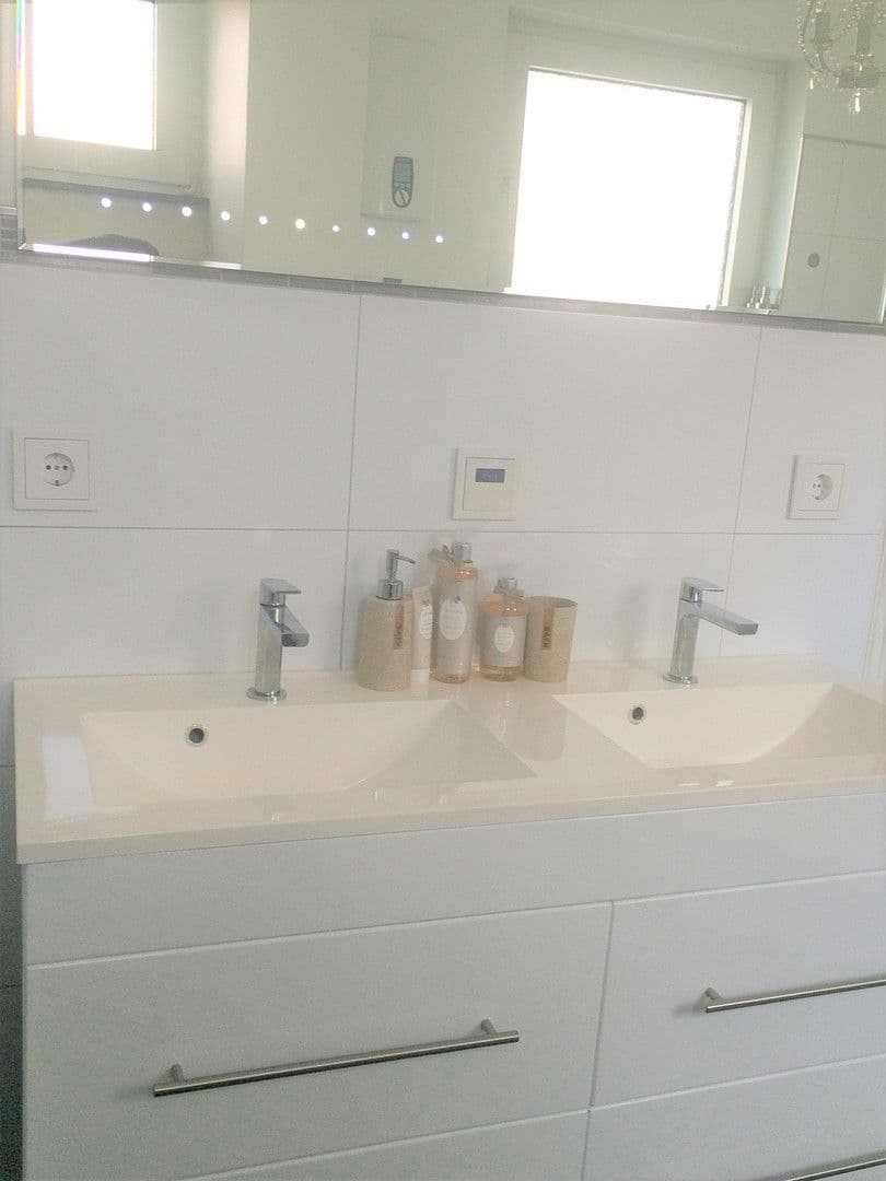 Pronájem bytu 3+1 86 m², Carl-Reiss-Platz17, Mannheim, Bádensko-Württembersko Pronájem bytu 3+1 86 m², Carl-Reiss-Platz17, Mannheim, Bádensko-Württembersko