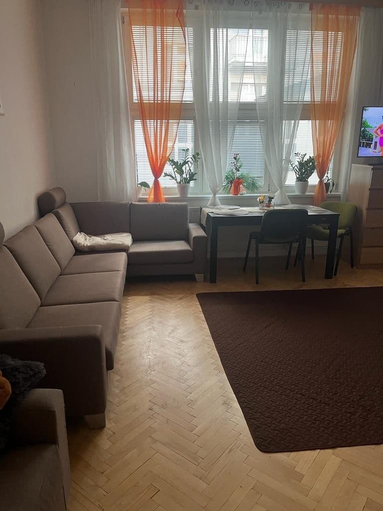Pronájem bytu 2+1 70 m², Dolní náměstí, Olomouc, Olomoucký kraj Pronájem bytu 2+1 70 m², Dolní náměstí, Olomouc, Olomoucký kraj