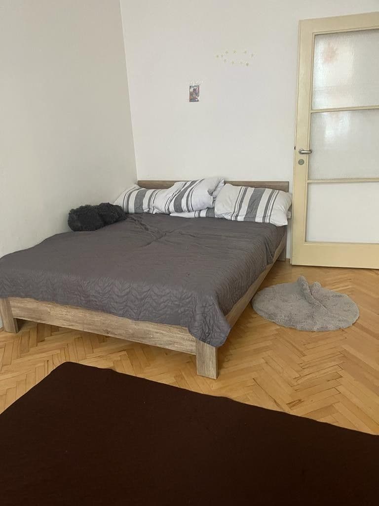 Pronájem bytu 2+1 70 m², Dolní náměstí, Olomouc, Olomoucký kraj Pronájem bytu 2+1 70 m², Dolní náměstí, Olomouc, Olomoucký kraj