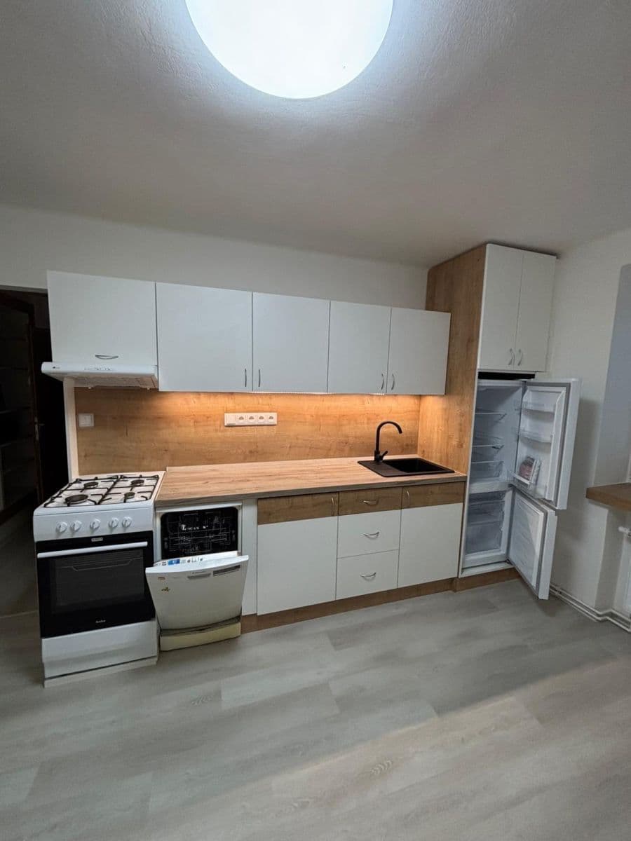 Pronájem bytu 1+1 36 m², Gurťjevova, Ostrava, Moravskoslezský kraj Pronájem bytu 1+1 36 m², Gurťjevova, Ostrava, Moravskoslezský kraj