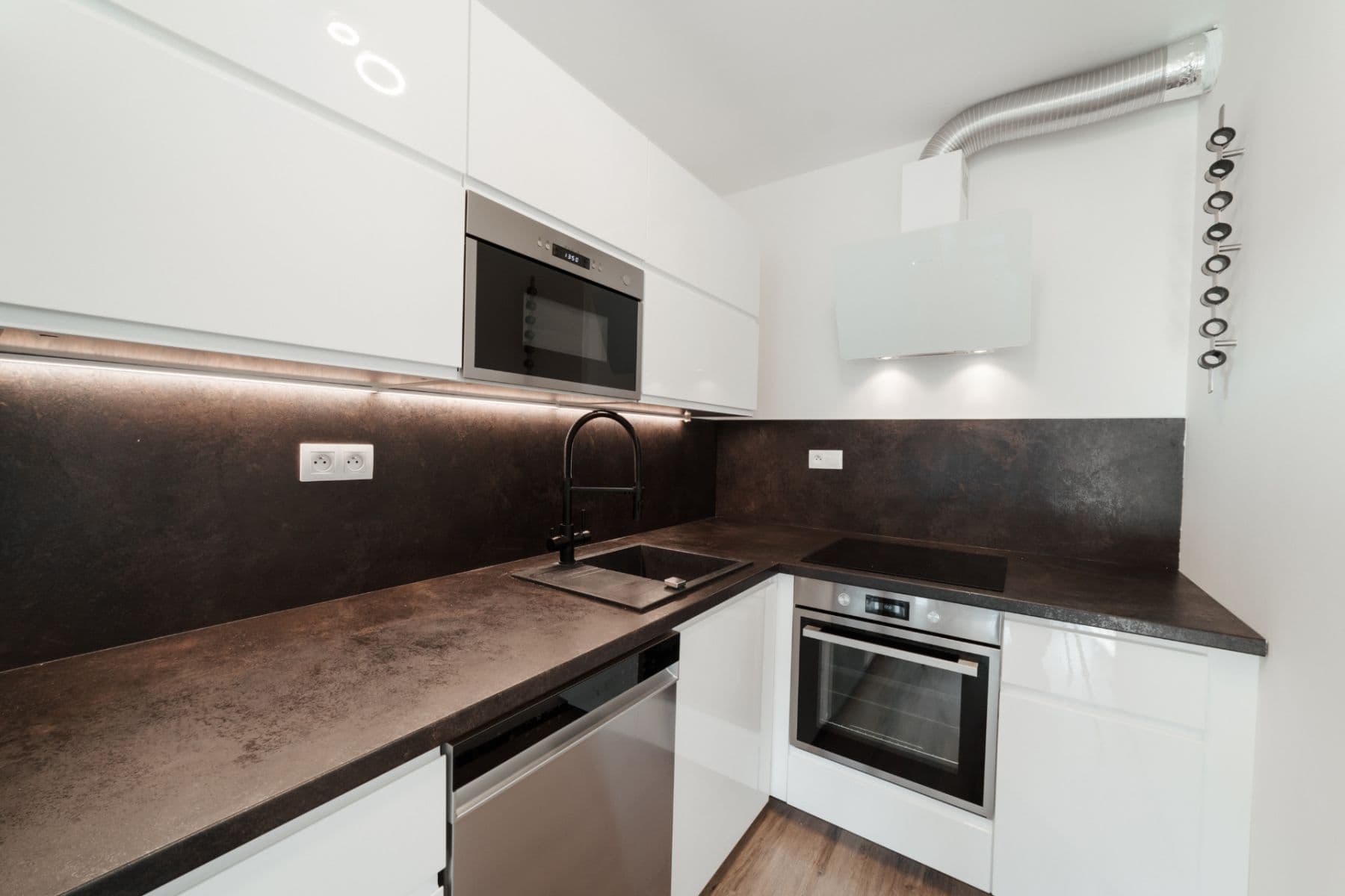 Pronájem bytu 2+kk 63 m², Škrábkových, Praha, Praha Pronájem bytu 2+kk 63 m², Škrábkových, Praha, Praha