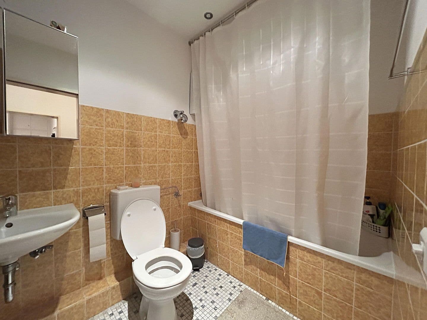 Pronájem bytu 3+1 80 m², Otto-Brenner-Straße 142, Bielefeld, Severní Porýní-Vestfálsko Pronájem bytu 3+1 80 m², Otto-Brenner-Straße 142, Bielefeld, Severní Porýní-Vestfálsko