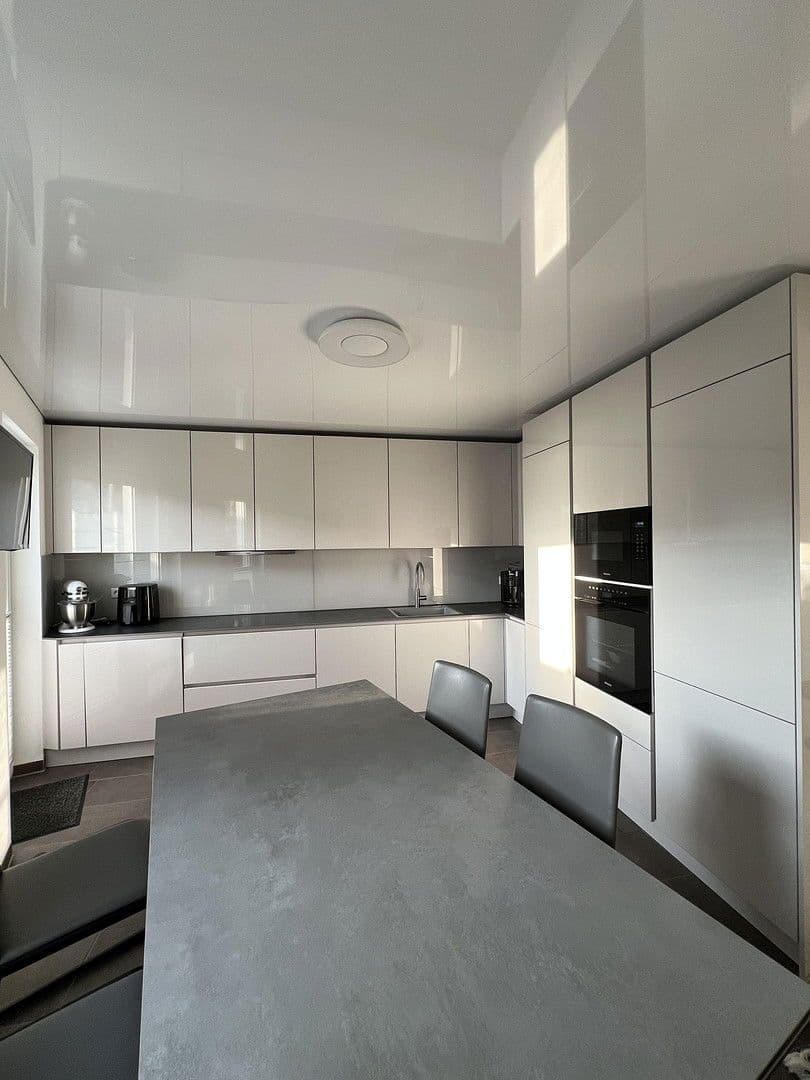 Prodej bytu 4+1 107 m², Rohrackerweg 20, Ettlingen, Bádensko-Württembersko Prodej bytu 4+1 107 m², Rohrackerweg 20, Ettlingen, Bádensko-Württembersko