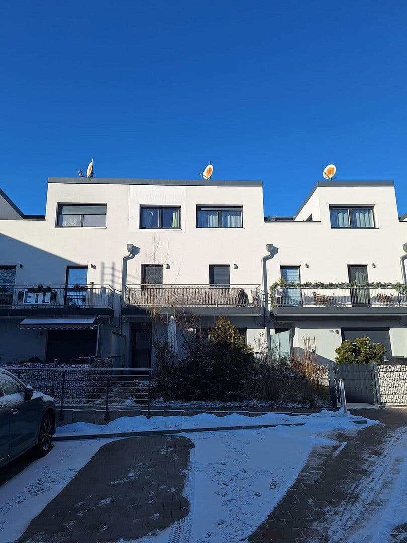 Prodej domu 130 m², pozemek 170 m², Nürnberger Straße, Zirndorf, Bavorsko Prodej domu 130 m², pozemek 170 m², Nürnberger Straße, Zirndorf, Bavorsko