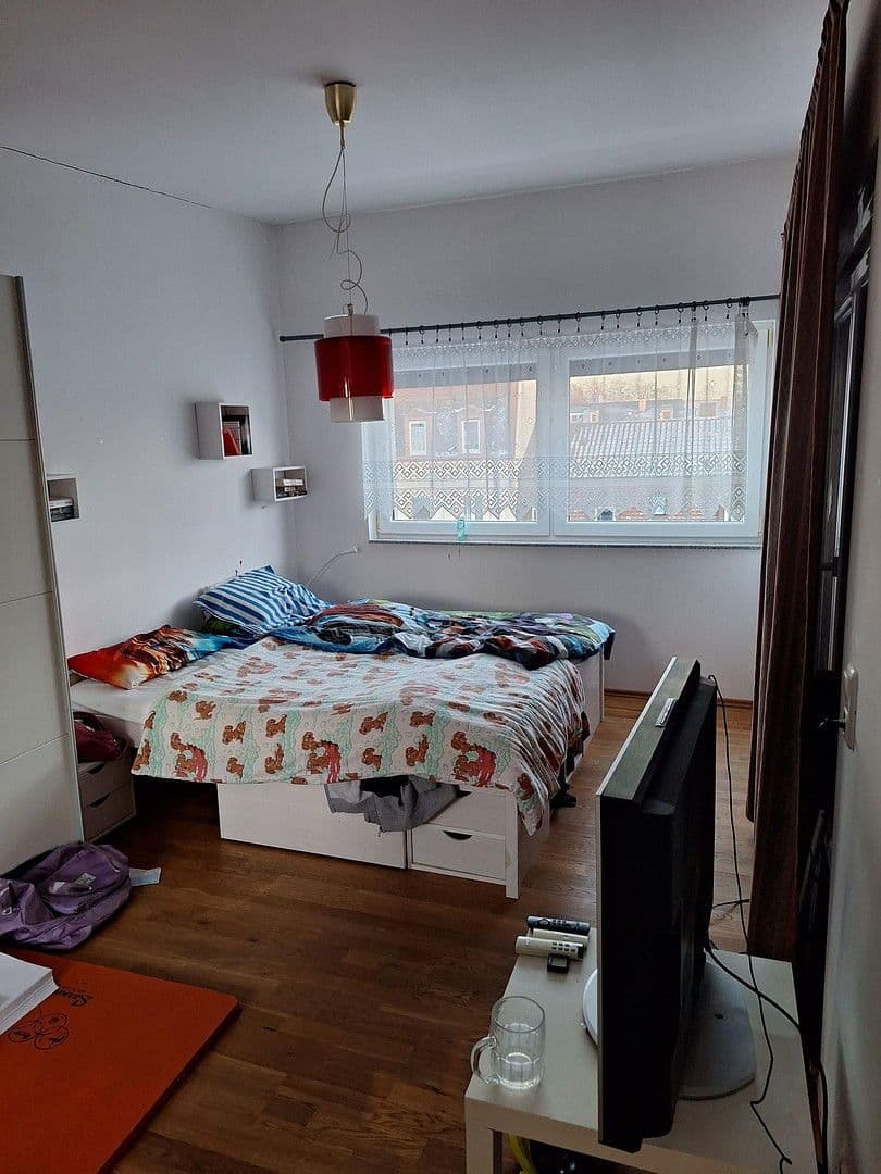 Prodej domu 130 m², pozemek 170 m², Nürnberger Straße, Zirndorf, Bavorsko Prodej domu 130 m², pozemek 170 m², Nürnberger Straße, Zirndorf, Bavorsko