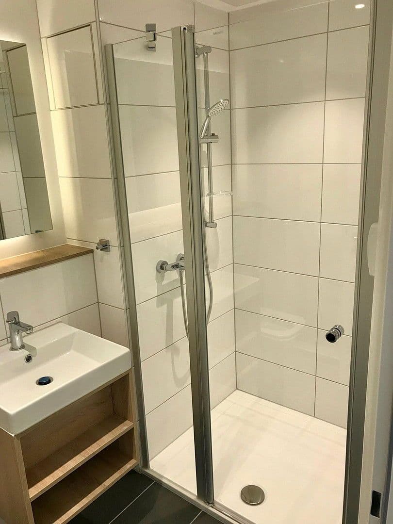 Pronájem bytu 1+1 20 m², Koloniestr 11-12, Berlin, Berlín Pronájem bytu 1+1 20 m², Koloniestr 11-12, Berlin, Berlín