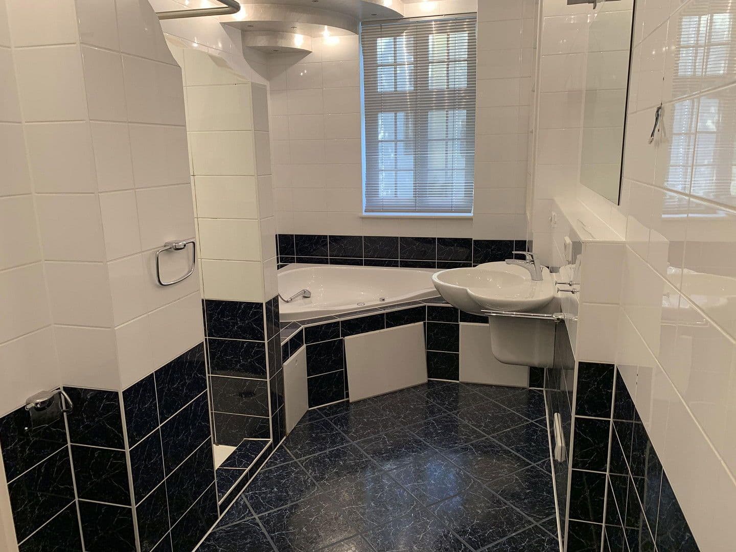 Pronájem bytu 5+1 165 m², Korntal-Münchingen, Bádensko-Württembersko Pronájem bytu 5+1 165 m², Korntal-Münchingen, Bádensko-Württembersko