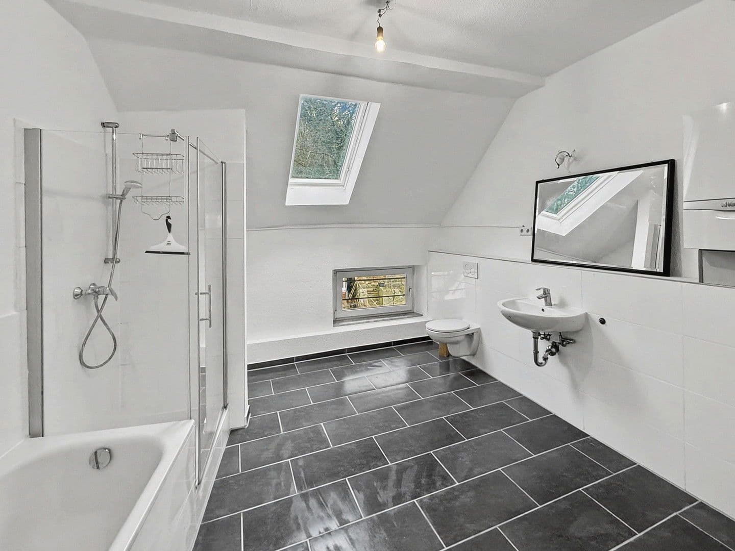 Pronájem bytu 3+1 73 m², Wuppertal, Severní Porýní-Vestfálsko Pronájem bytu 3+1 73 m², Wuppertal, Severní Porýní-Vestfálsko