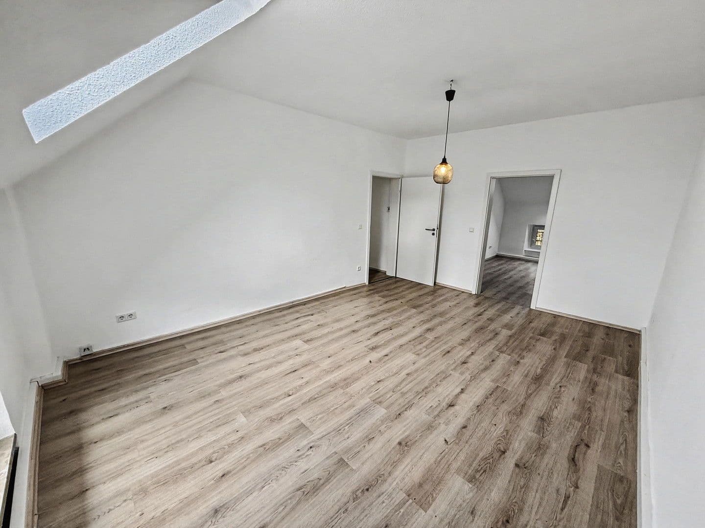 Pronájem bytu 3+1 73 m², Wuppertal, Severní Porýní-Vestfálsko Pronájem bytu 3+1 73 m², Wuppertal, Severní Porýní-Vestfálsko