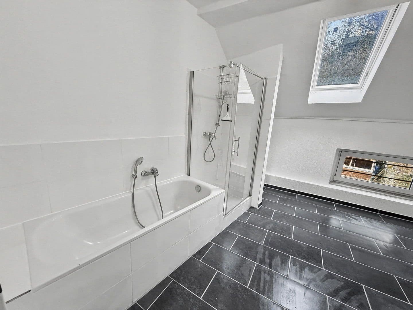 Pronájem bytu 3+1 73 m², Wuppertal, Severní Porýní-Vestfálsko Pronájem bytu 3+1 73 m², Wuppertal, Severní Porýní-Vestfálsko