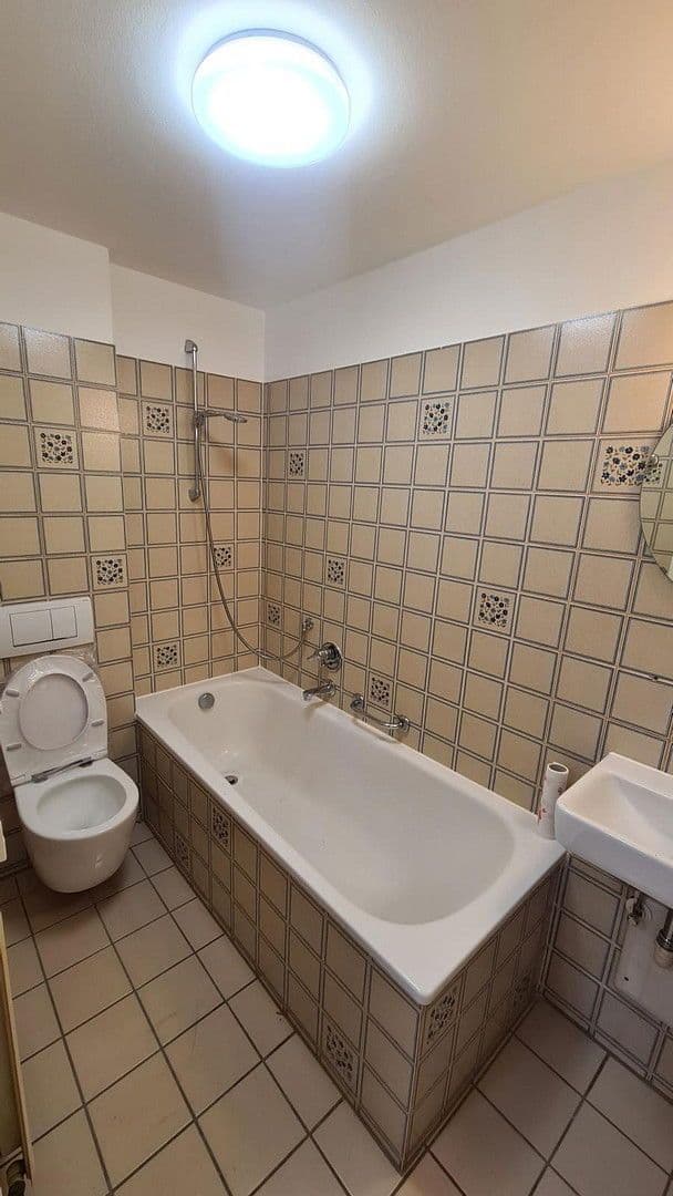 Pronájem bytu 1+1 30 m², Huchenfelder Hauptstr. 91, Pforzheim, Bádensko-Württembersko Pronájem bytu 1+1 30 m², Huchenfelder Hauptstr. 91, Pforzheim, Bádensko-Württembersko