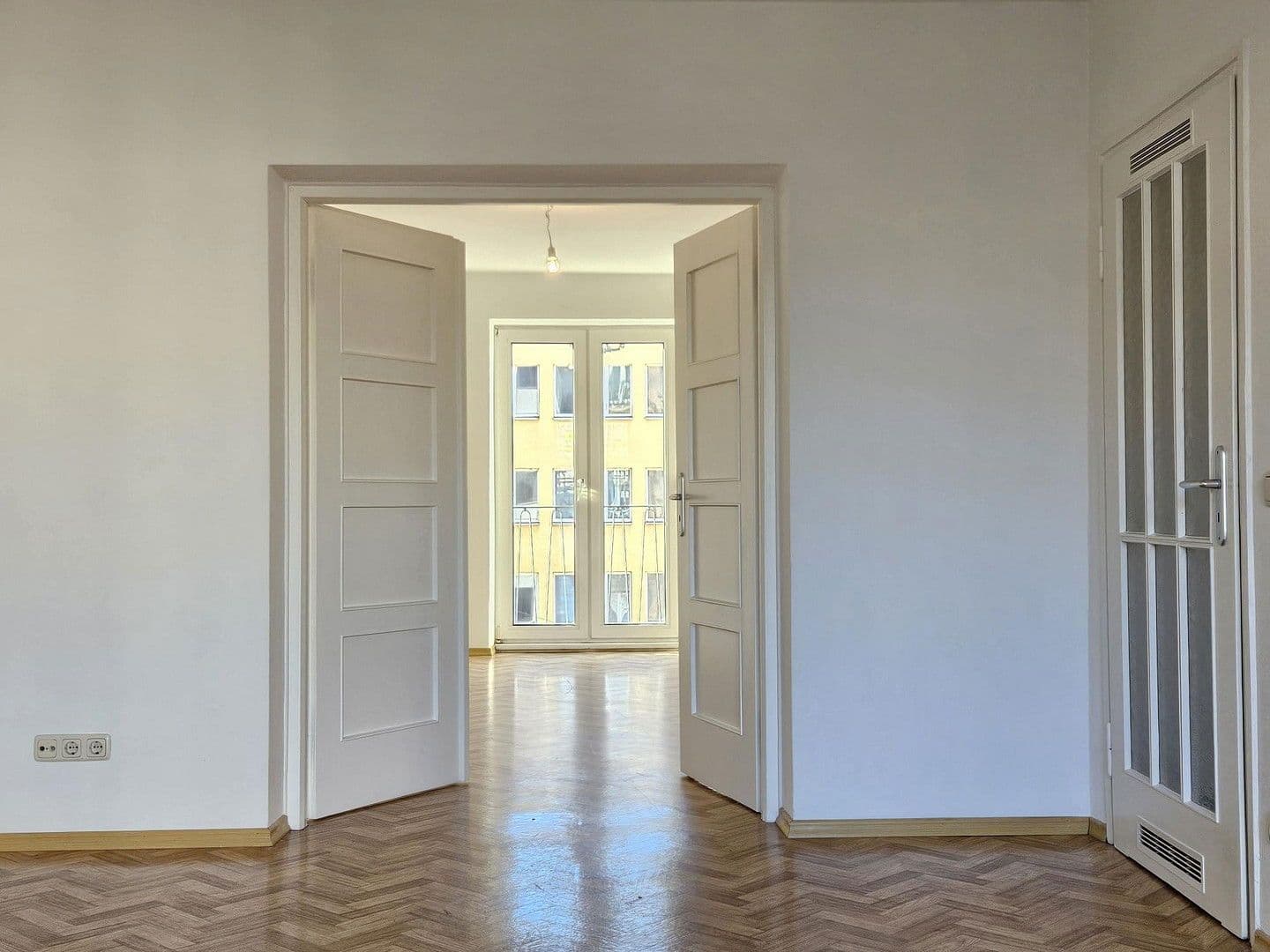Pronájem bytu 3+1 69 m², Paul-Heyse-Straße 19, München, Bavorsko Pronájem bytu 3+1 69 m², Paul-Heyse-Straße 19, München, Bavorsko