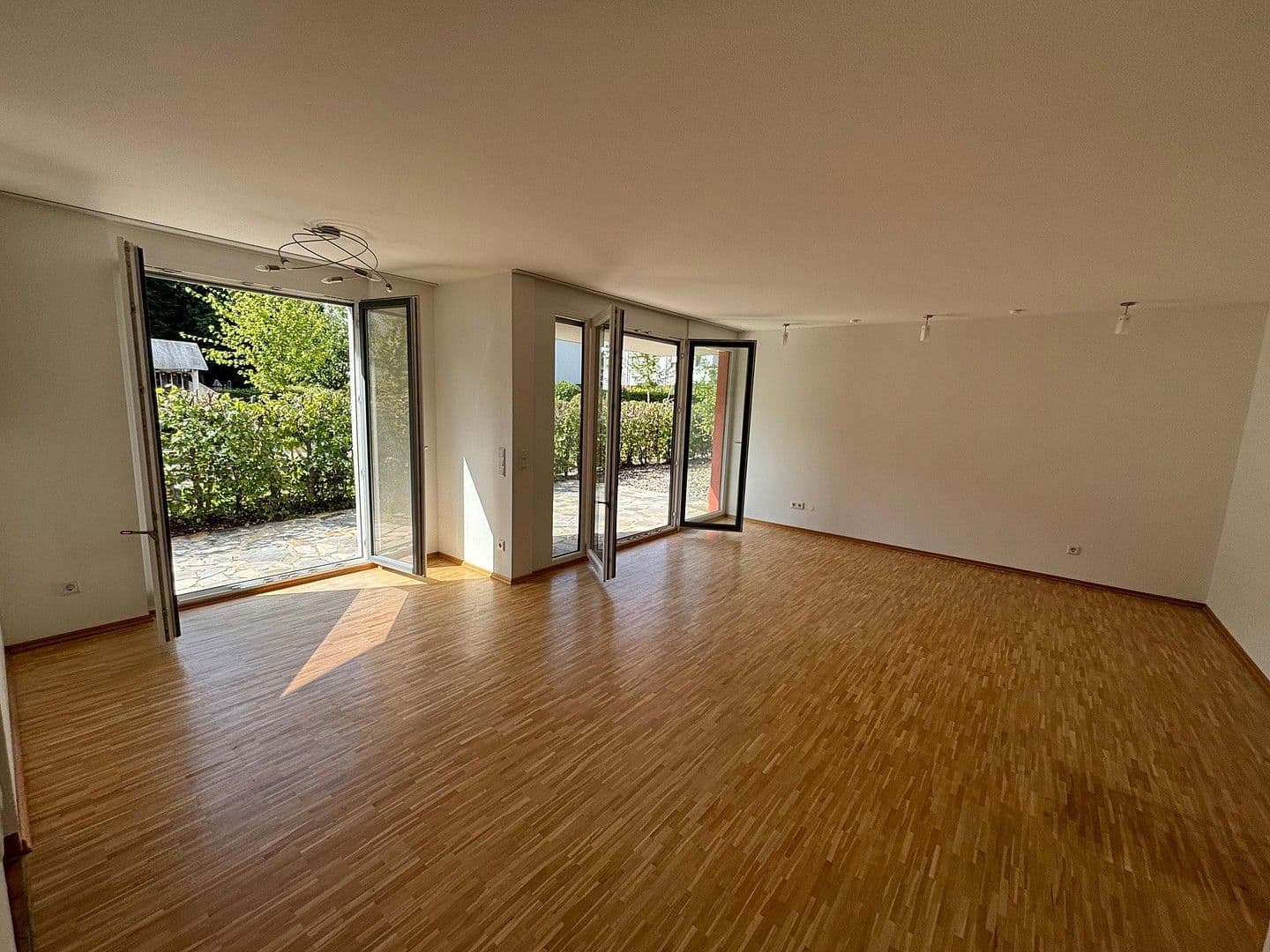 Pronájem bytu 5+1 114 m², Föhrichhof, Stuttgart, Bádensko-Württembersko Pronájem bytu 5+1 114 m², Föhrichhof, Stuttgart, Bádensko-Württembersko