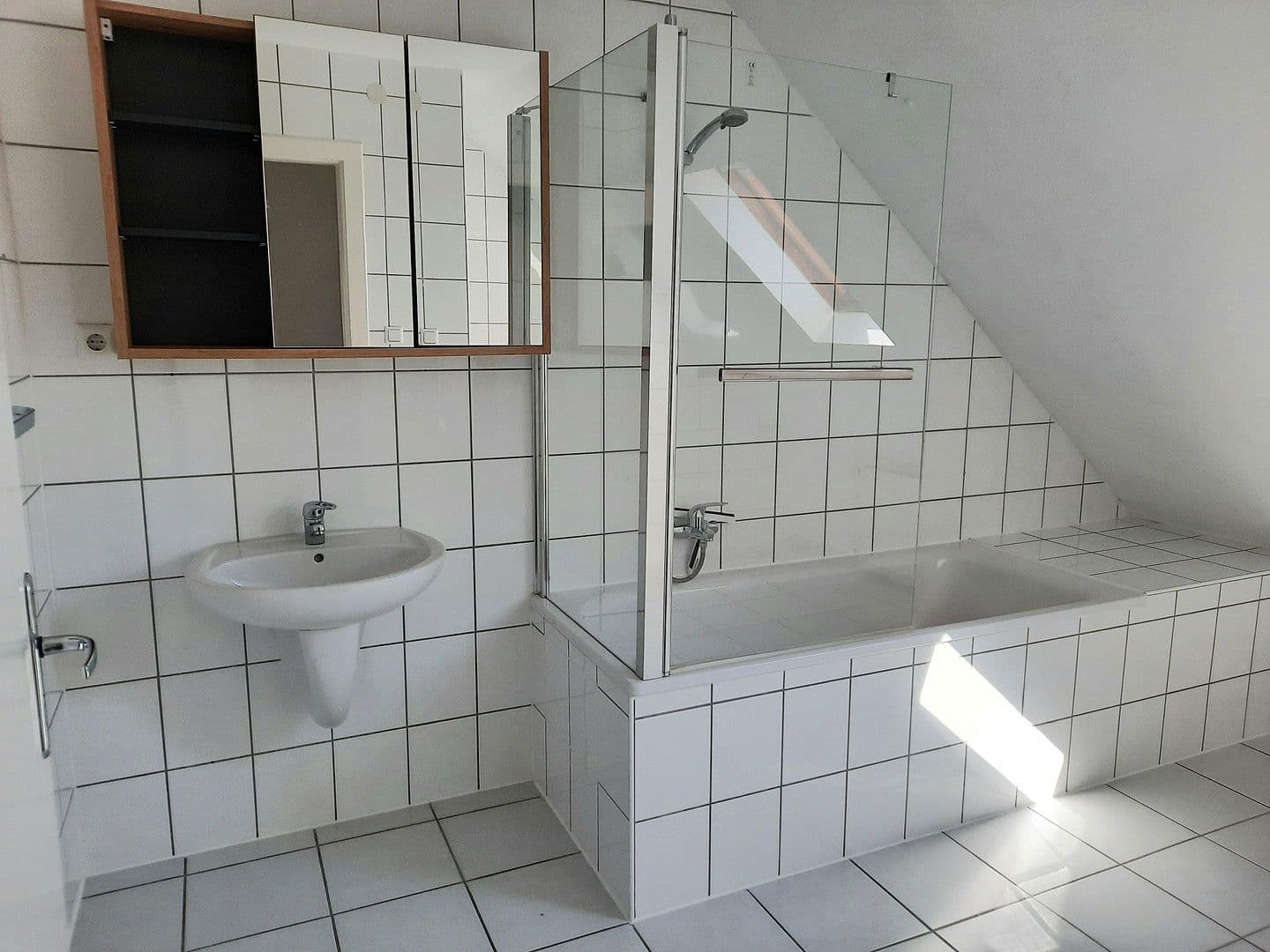 Pronájem bytu 3+1 83 m², Meerbusch, Severní Porýní-Vestfálsko Pronájem bytu 3+1 83 m², Meerbusch, Severní Porýní-Vestfálsko