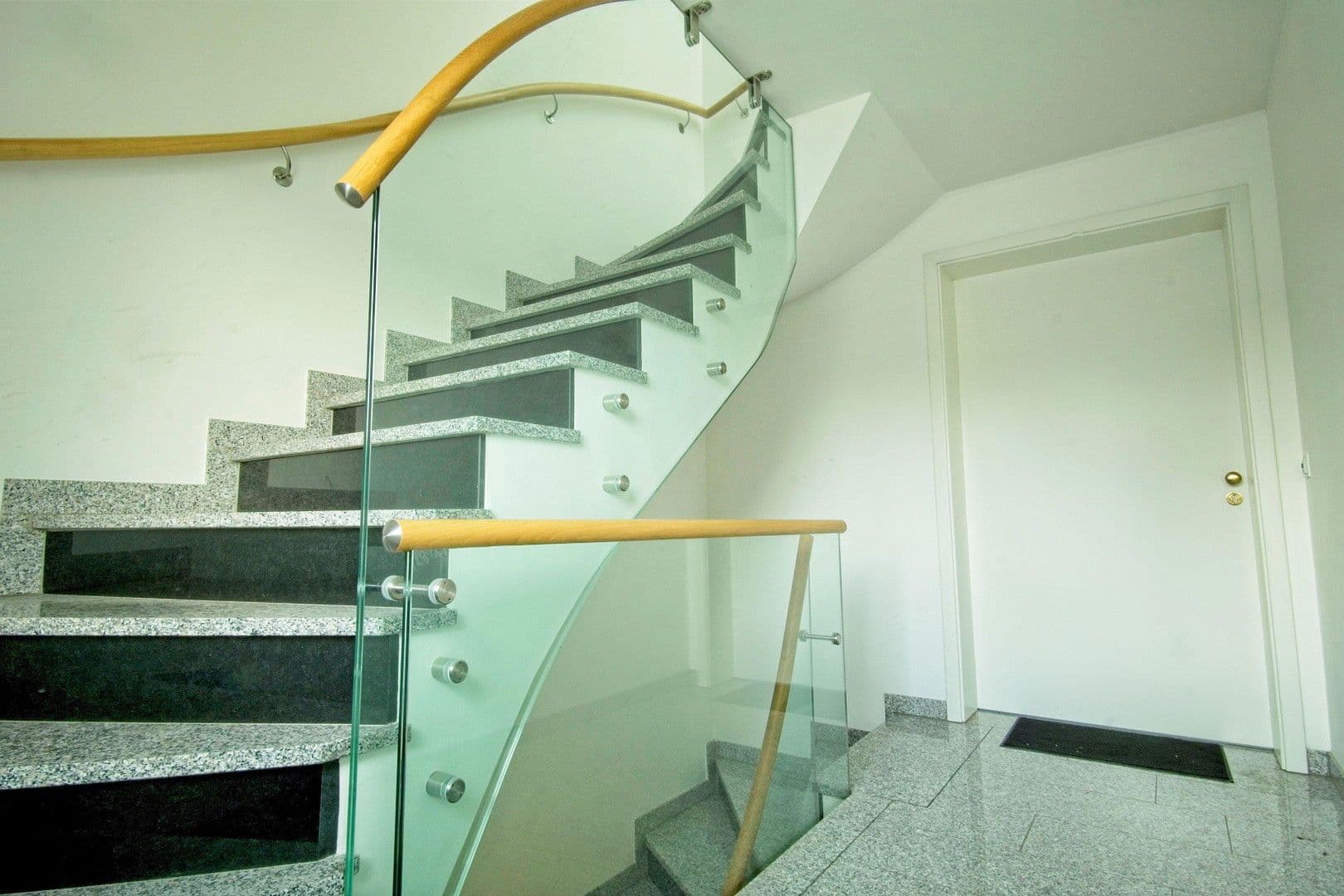 Pronájem bytu 2+1 80 m², München, Bavorsko Pronájem bytu 2+1 80 m², München, Bavorsko