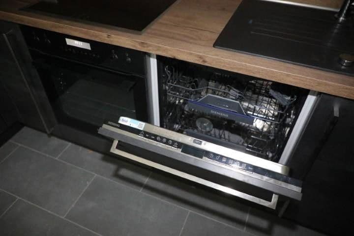 Pronájem bytu 4+1 160 m², Hürth, Severní Porýní-Vestfálsko Pronájem bytu 4+1 160 m², Hürth, Severní Porýní-Vestfálsko