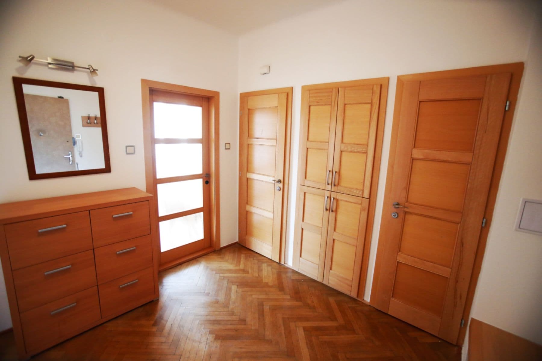 Pronájem bytu 2+1 76 m², Lodecká, Praha, Praha Pronájem bytu 2+1 76 m², Lodecká, Praha, Praha