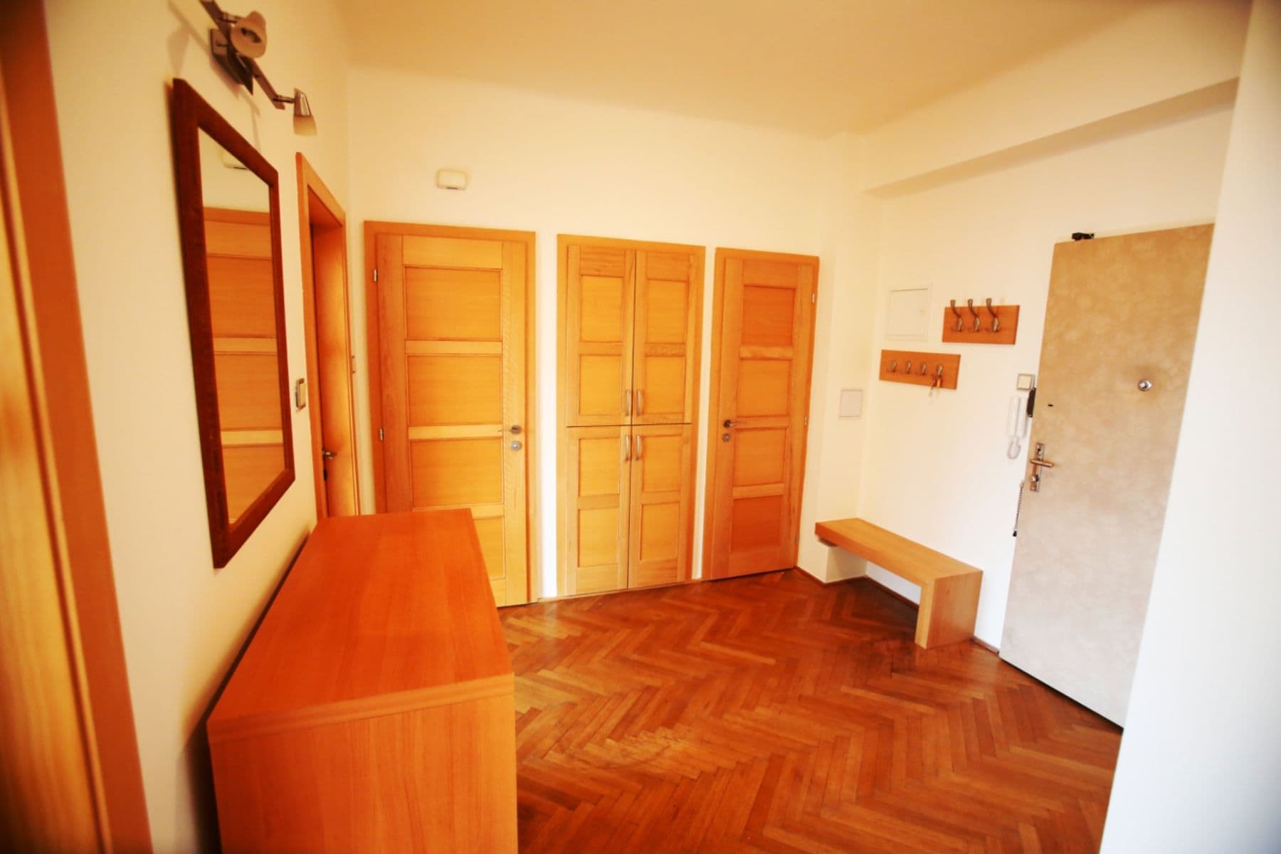 Pronájem bytu 2+1 76 m², Lodecká, Praha, Praha Pronájem bytu 2+1 76 m², Lodecká, Praha, Praha